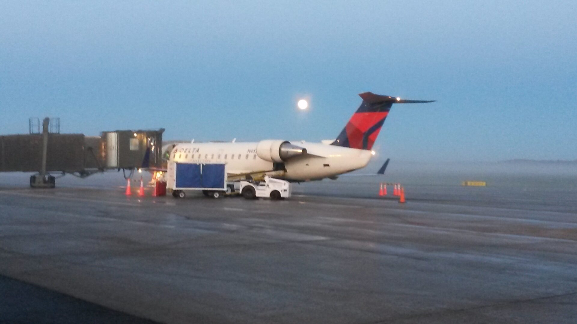 Delta Connection SkyWest Airlines Michigan Upper Peninsula Delta connection skywest airlines michigan upper peninsula